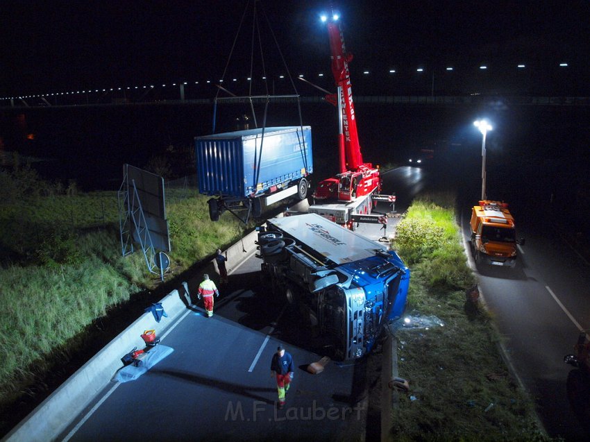 Einsatz BF Koeln PEINGEKLEMMT in Leverkusen P202.JPG